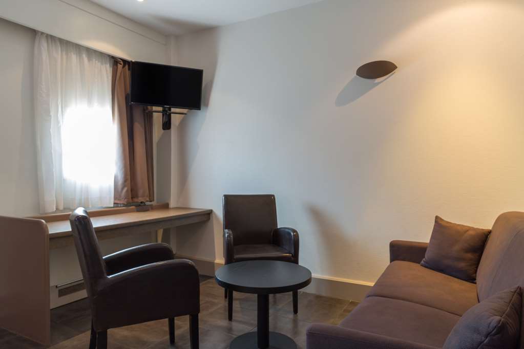 Hotel Confort Le Moulin Rouge Terrasson Servis gambar